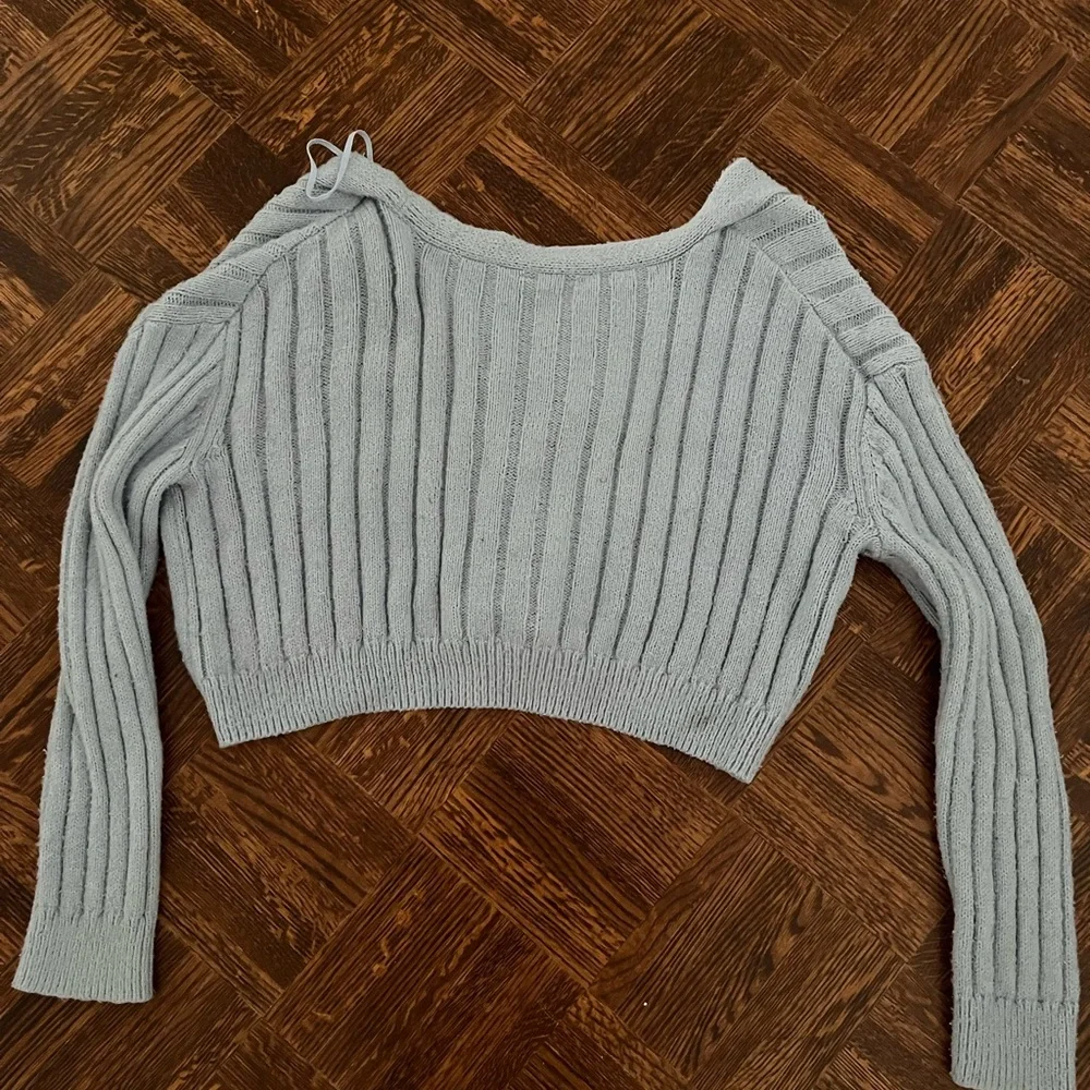 baby blue cropped sweater garage size small - Picture 2 of 4